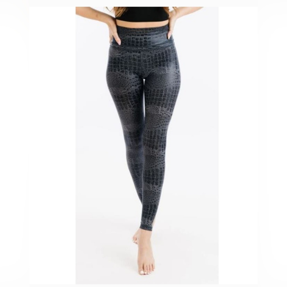 Zyia Active Snakeskin Gray Armor Light n Tight Legging 28" Size 12
